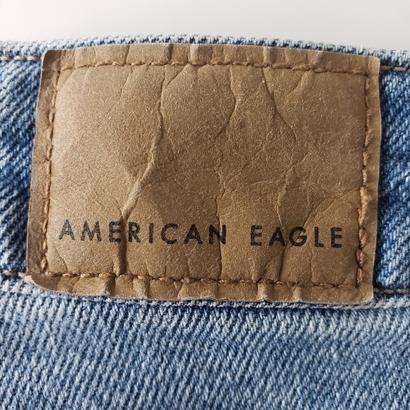 American Eagle Stretch Distressed Light Wash Mom Jeans Size 6 - Picture 4 of 13
